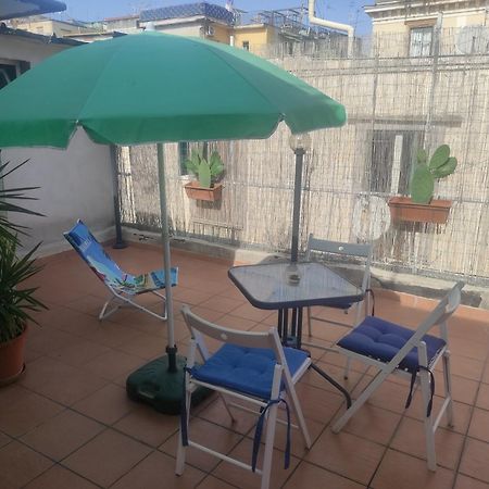 Vacanzella Casa Vacanza Appartamento In Centro Con Terrazzo Neapel Exterior foto