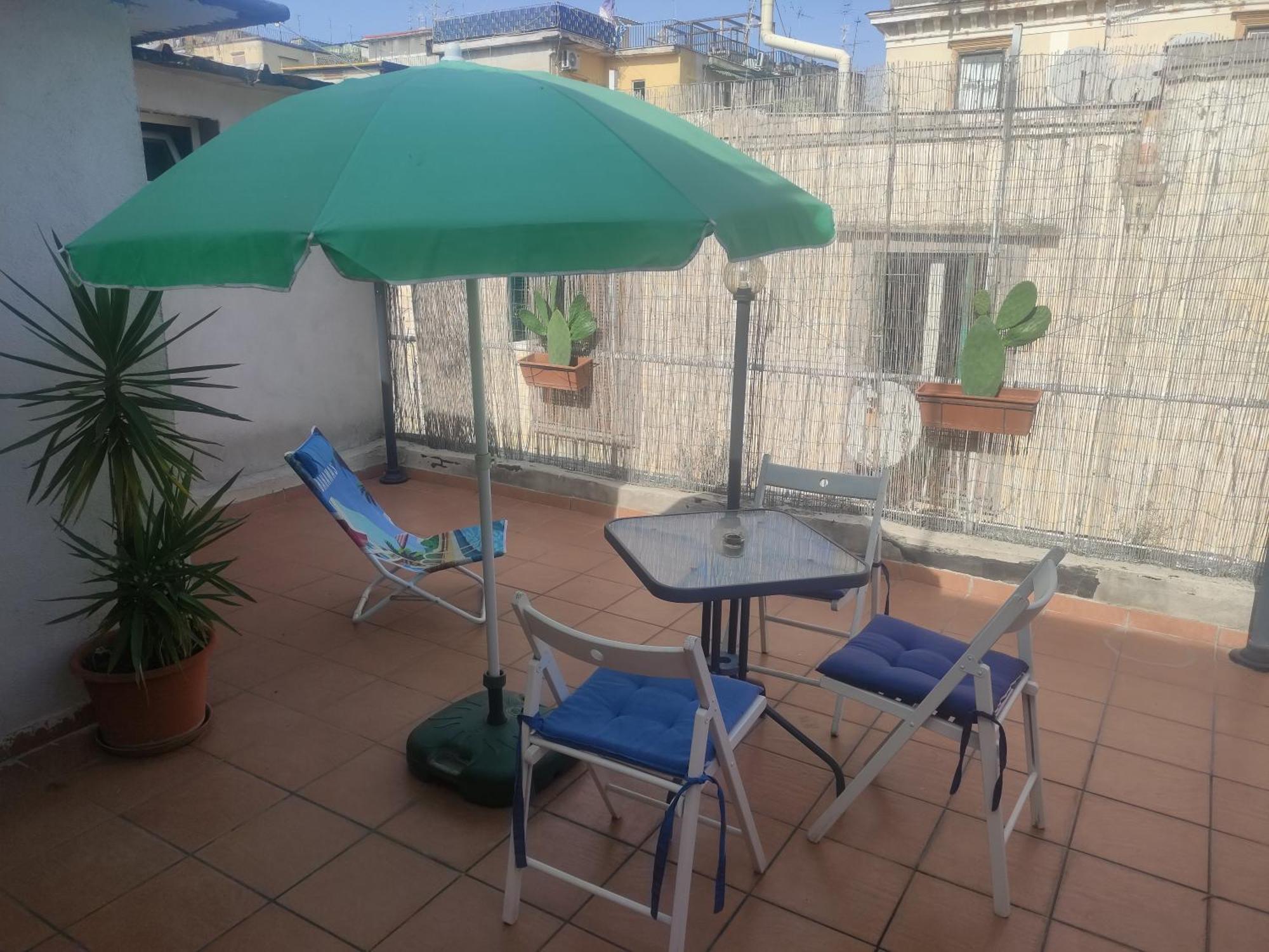 Vacanzella Casa Vacanza Appartamento In Centro Con Terrazzo Neapel Exterior foto