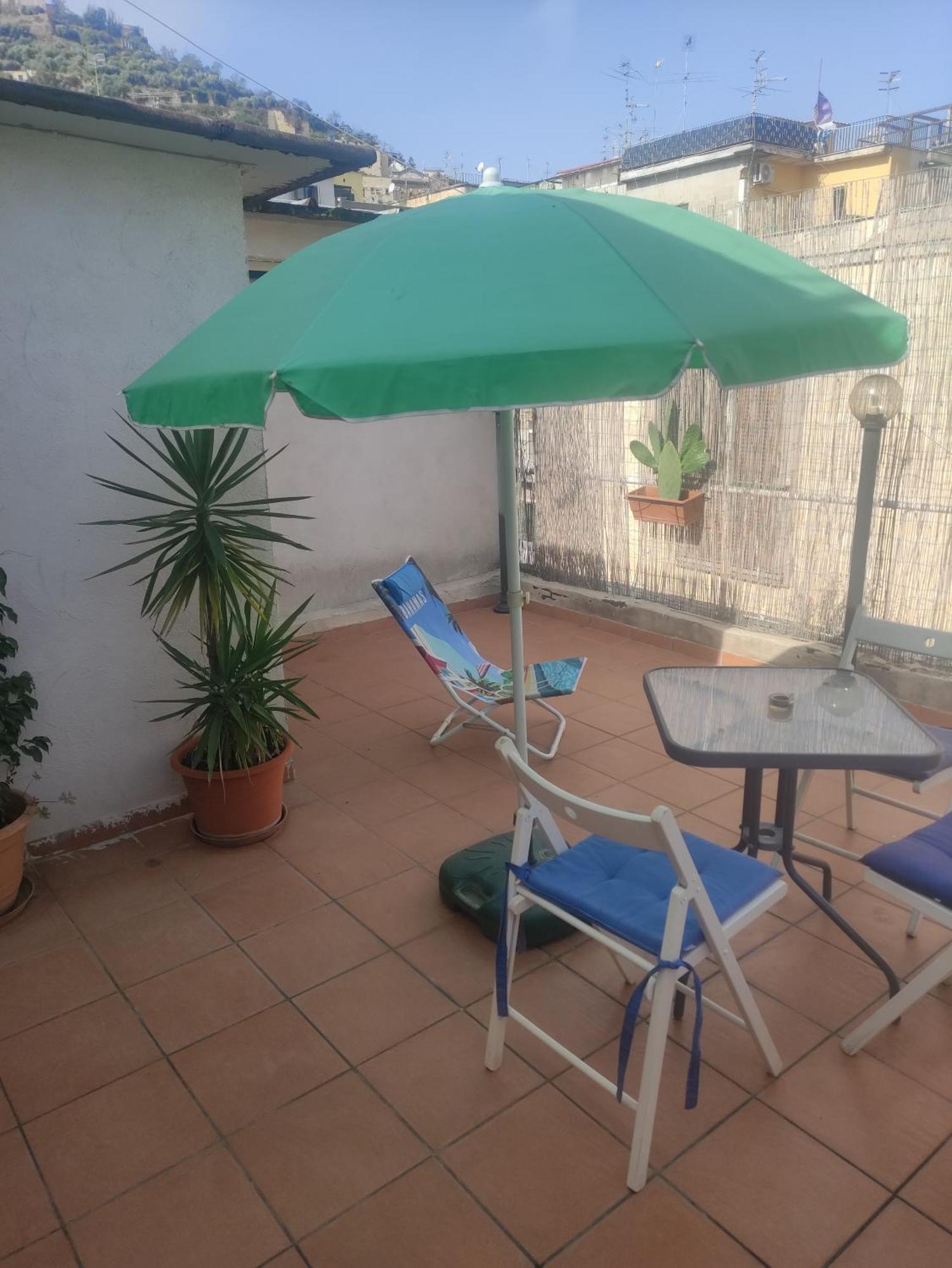 Vacanzella Casa Vacanza Appartamento In Centro Con Terrazzo Neapel Exterior foto